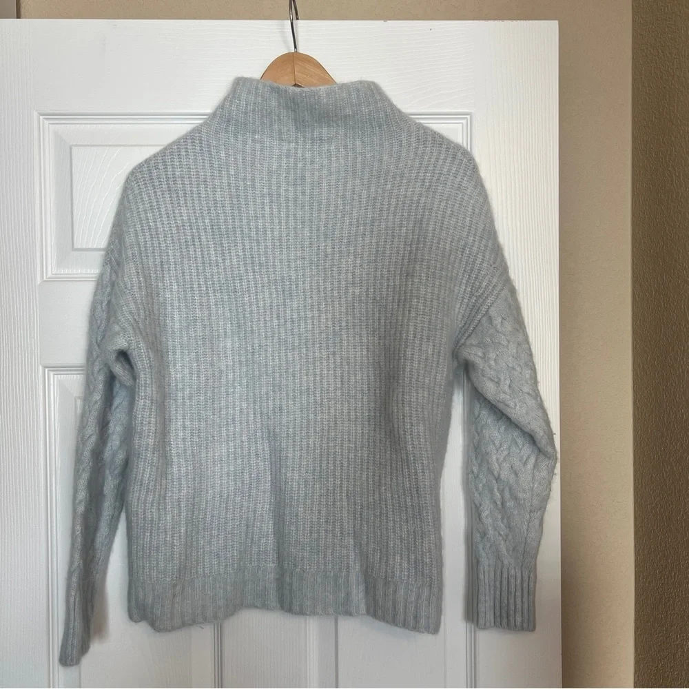 Nordstrom Signature Cashmere and Silk Sweater Size Medium Light Blue N7